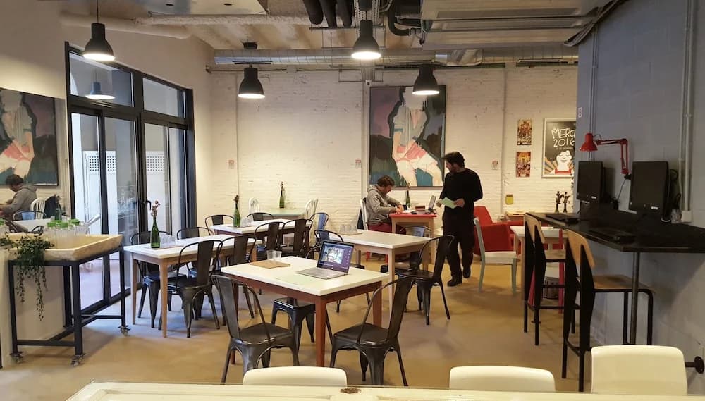 Ten To Go Hostel - photo 17