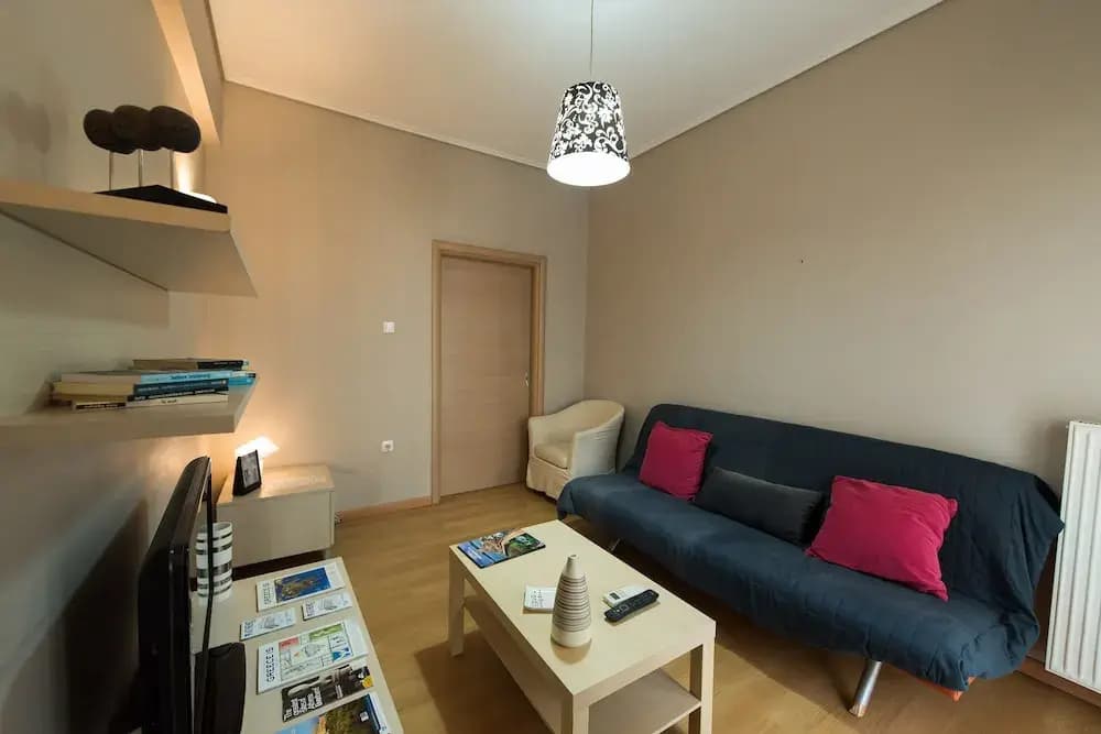Central 3BD Apt. near Acropolis - photo 10
