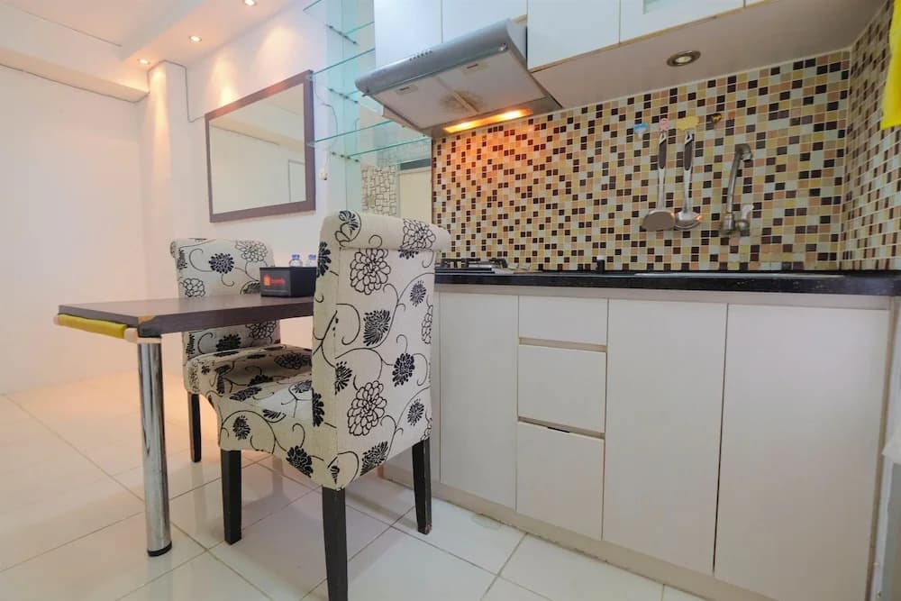 Emerald Functional 2BR Apartment Gading Nias - photo 11