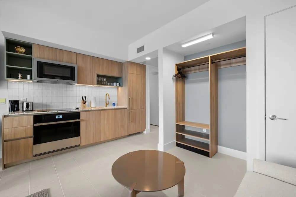 Elegant Studio with Panoramic City Views - photo 26