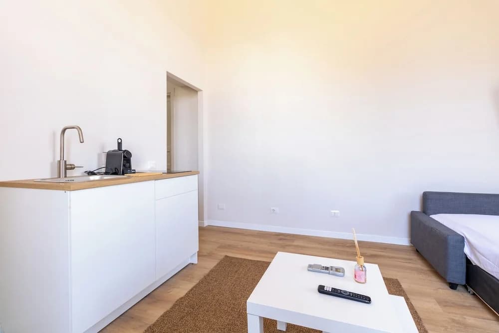 Joe Litty Guesthouse - photo 16