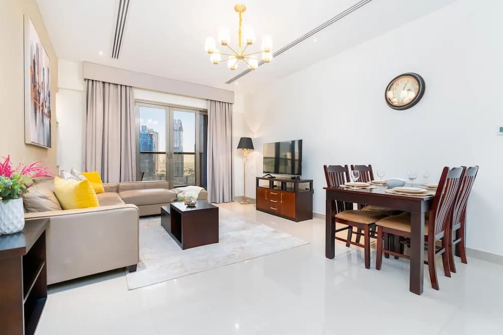 Whitesage - Spacious Apartment With Balcony Near Metro Station - photo 4