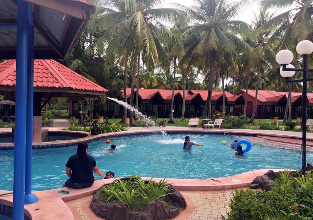 Western Beach Resort - photo 9