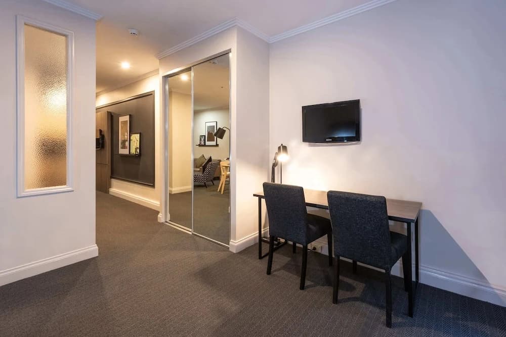 Chic 1-bedroom Apartment in Melbourne CBD - photo 9
