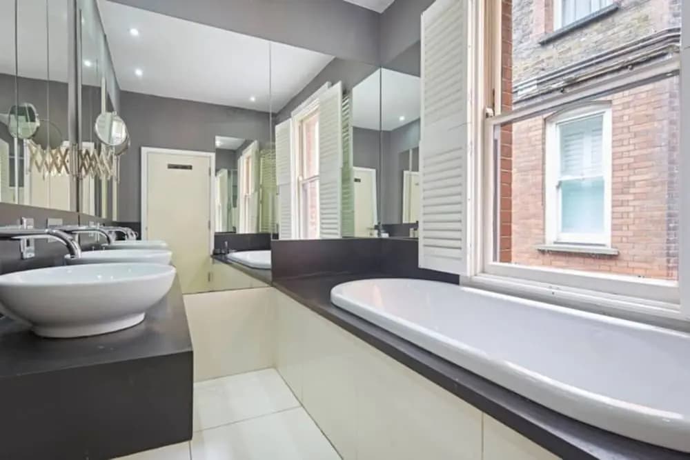 Beautiful Kensington 2 Bedroom Luxury Apartment - photo 6