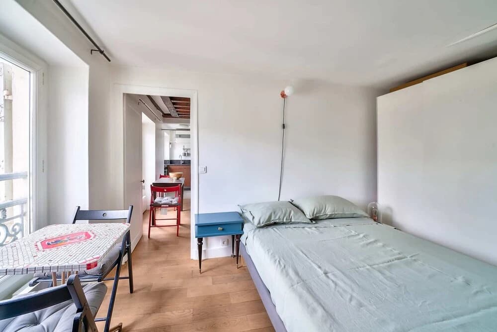 Charming 2 Room Apartment - Paris - photo 2