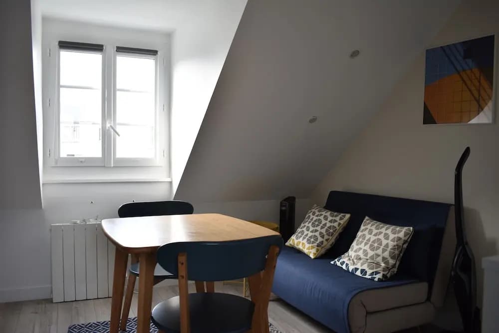 Cosy Renovated 1 Bedroom Apartment in 10th - photo 8