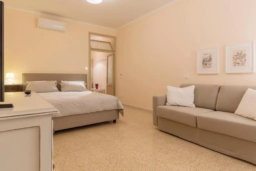 Campo De' Fiori Central Flat - photo 3