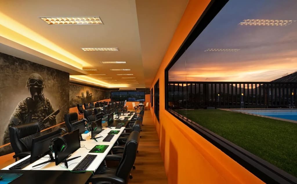 Gamers Paradise Hotel - photo 21