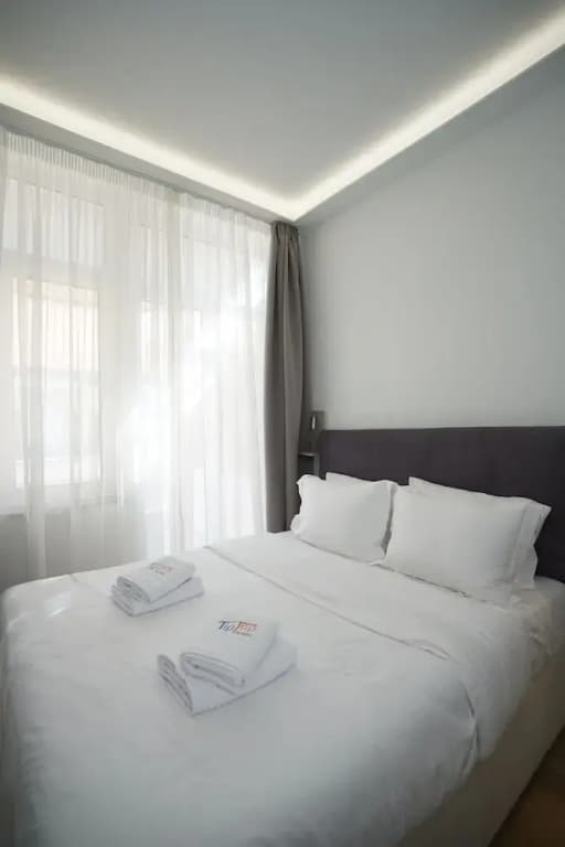 Tip Top Suites - photo 1