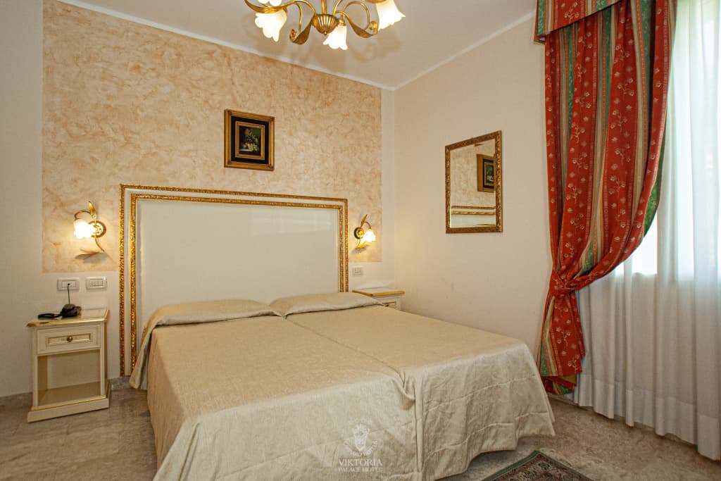 Viktoria Palace Hotel - photo 16