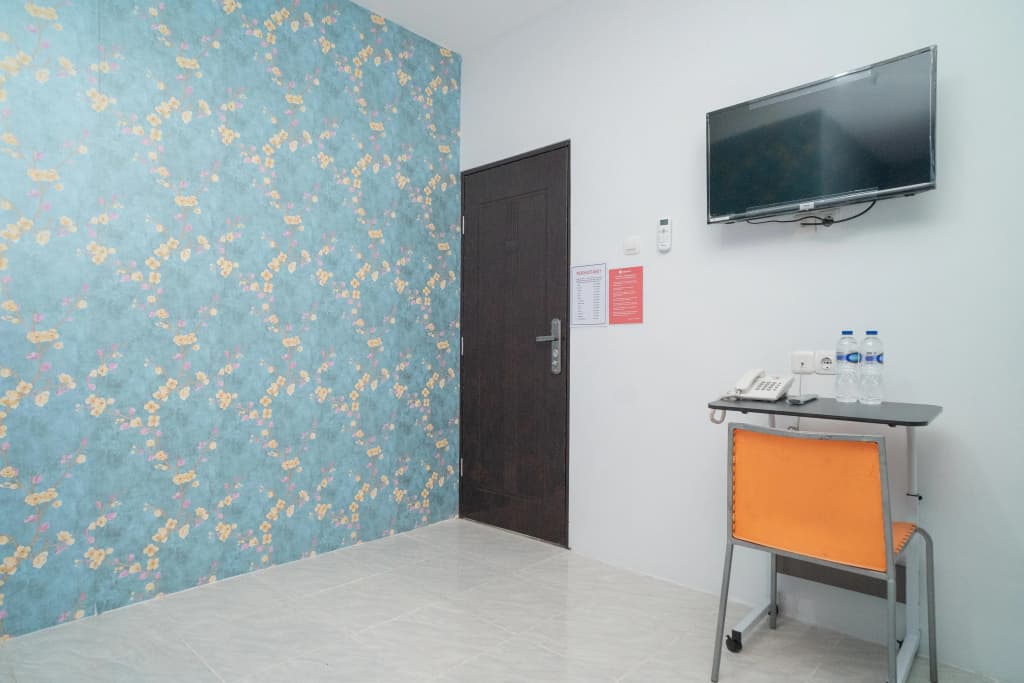 RedDoorz Plus near ITC Cempaka Mas 2 - photo 3