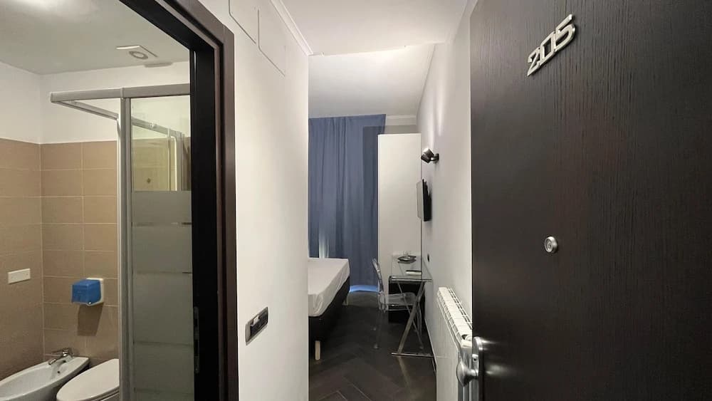 Cloud 9 Hotel - photo 8