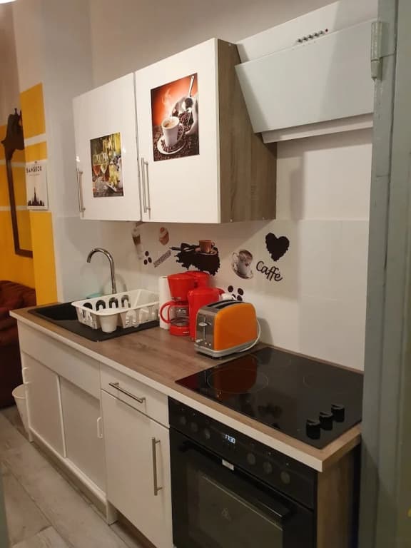Sweet Central Tiny Apartment for 4 People - photo 16