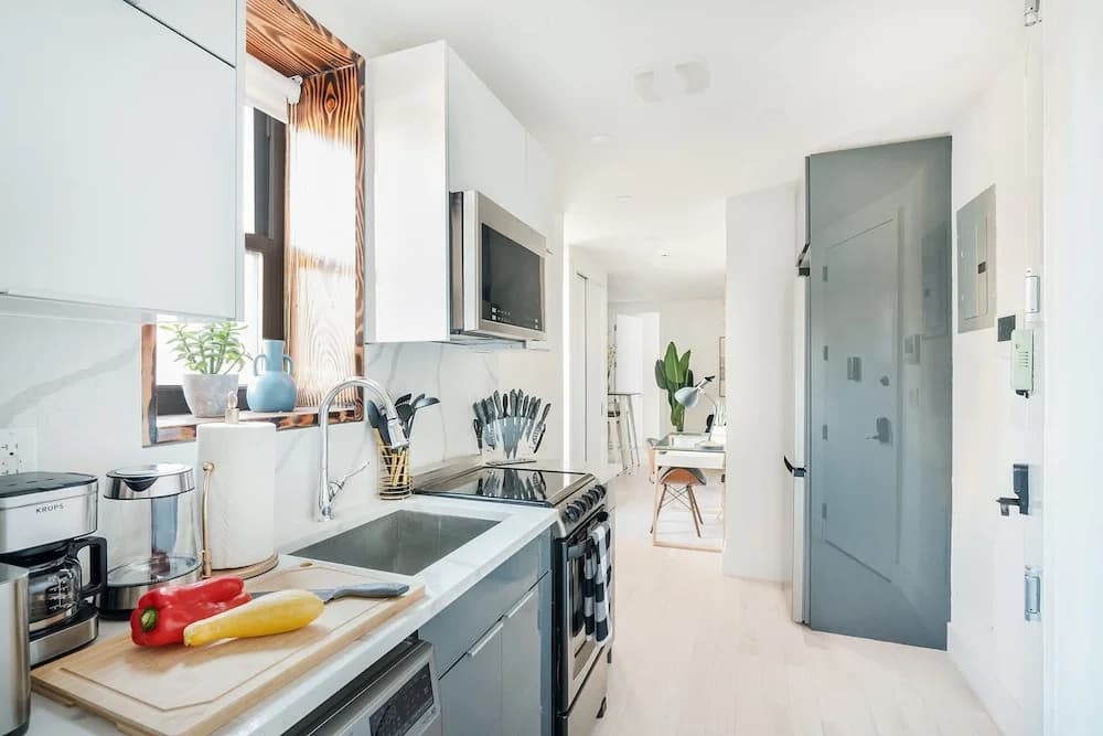 48-3fe 2BR Prime Midtown West - photo 10
