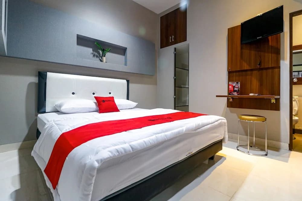 RedDoorz near Kebon Jeruk Jakarta - photo 2