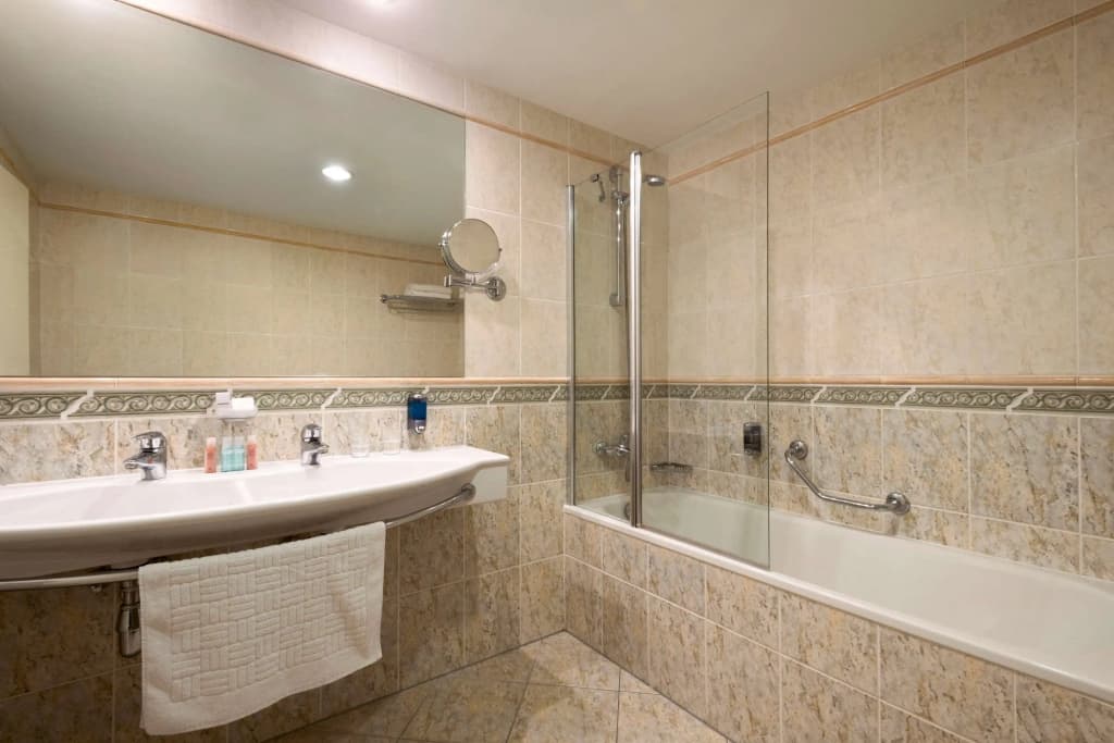 Ramada by Wyndham Prague City Centre - photo 11