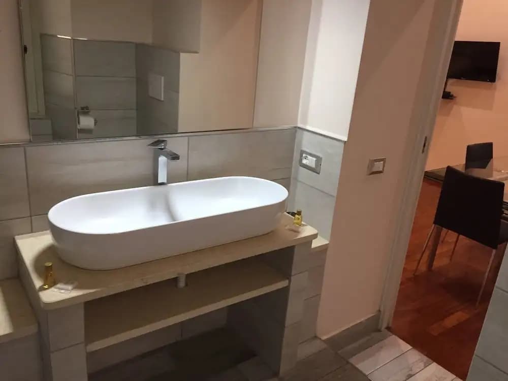 Spanish Steps Suite 128 - photo 6