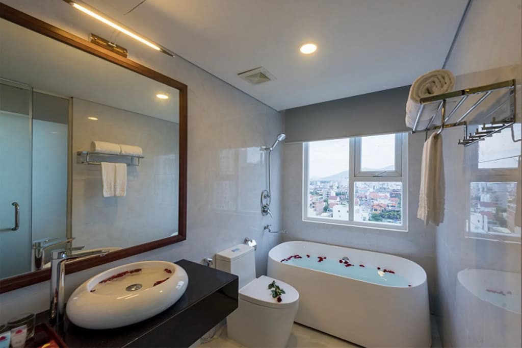 Crystal Hotel Da Nang - photo 11