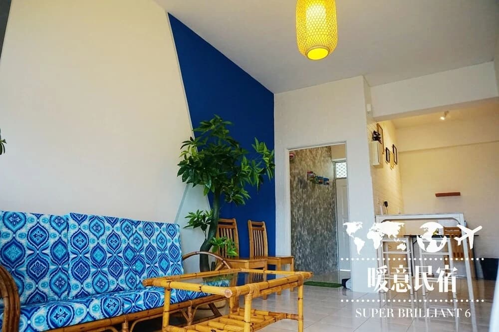 Private Suite with Balcony Gurney Drive - photo 14