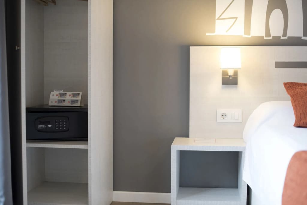 Hostal Live Barcelona - photo 5