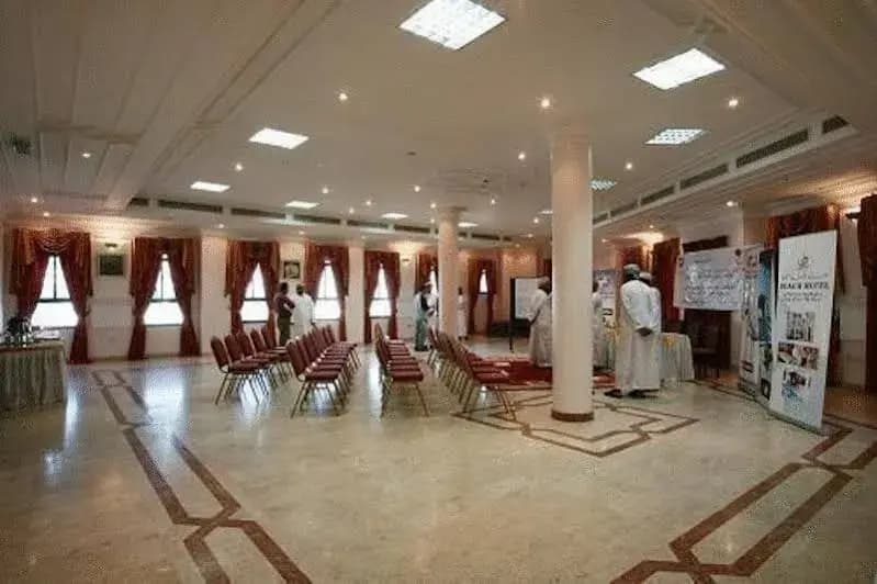 Beach Hotel - photo 12
