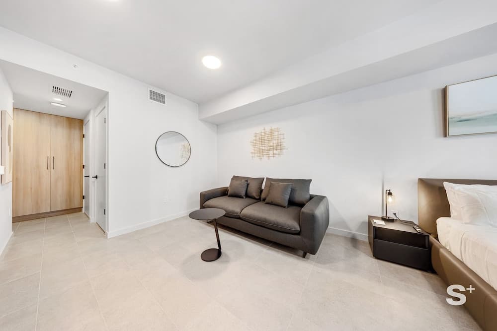 Cozy & Spacious Studio - City Views - photo 6