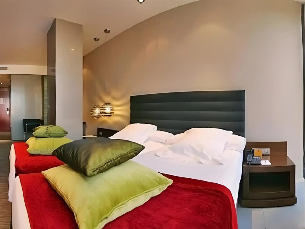 Olivia Plaza Hotel - photo 3