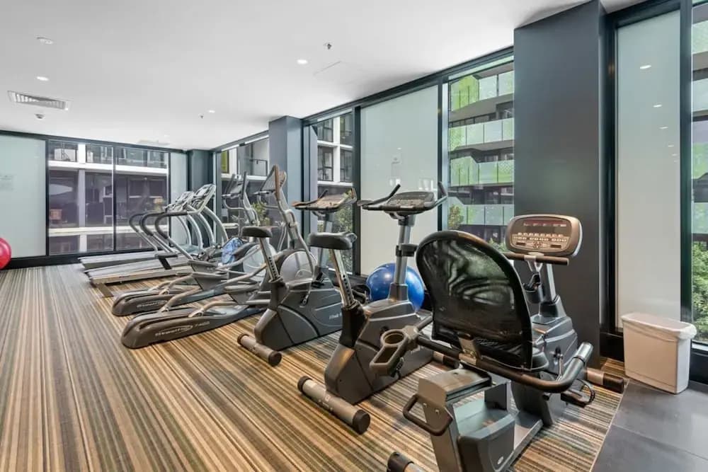Eclectic 1-bed Apartment With Pool and Gym - photo 8