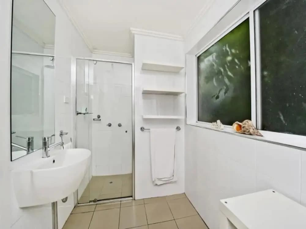 Sleek Contemporary Bondi Beachside Apartment - photo 8