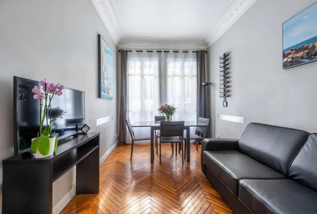 Nice Central Art Deco Flat 45 m² - photo 2