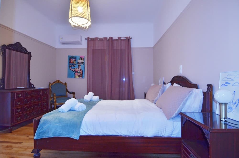 A modern and neoclassical apartment - photo 2