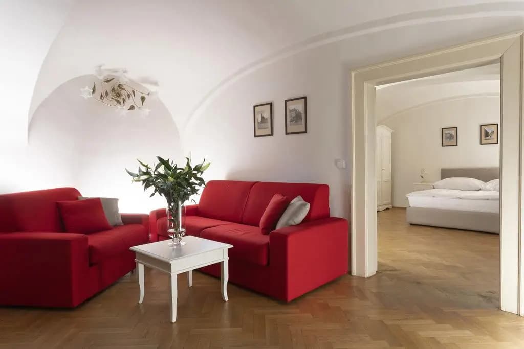 Three Golden Crowns Apartments - photo 2