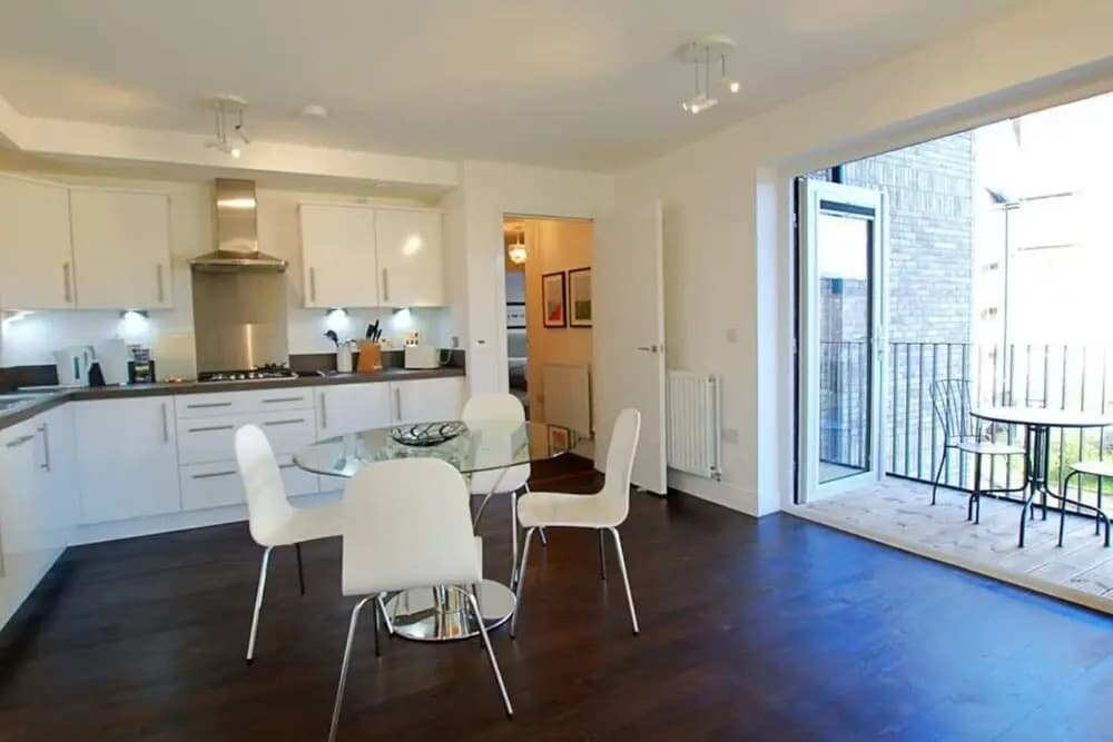 Bright City Centre Flat - photo 11