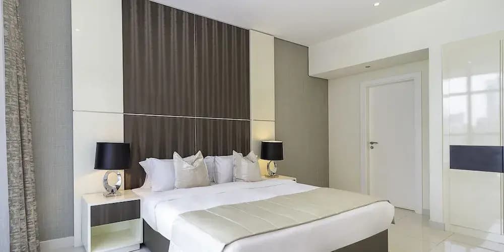 LUX The Bays Edge Canal View Suite - photo 22