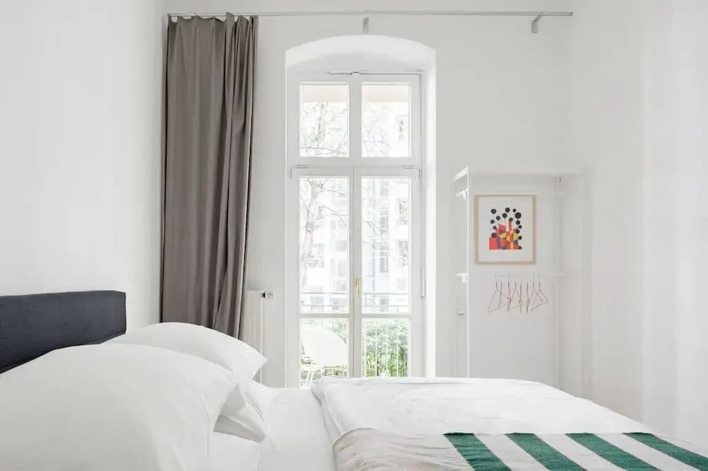 Central Mitte Design Apartment - photo 2