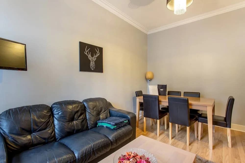 St Mary's Street 3 Bed Apartment In the Old Town - photo 9