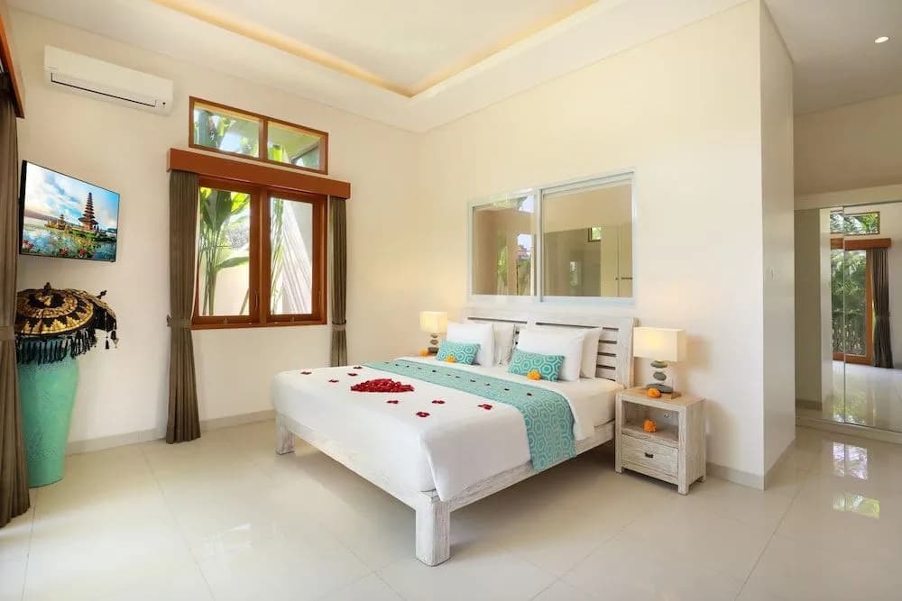 Holl Villa - main photo