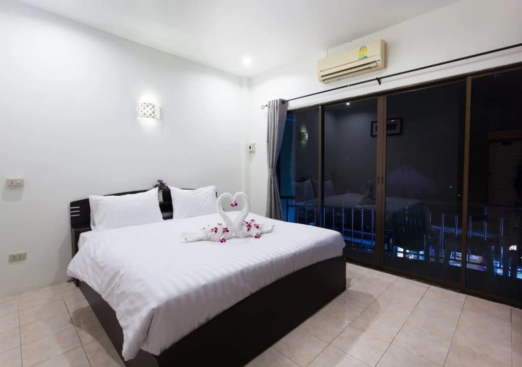 White Snapper Kitchen & Guesthouse - photo 8