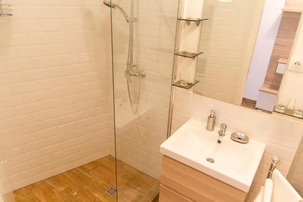 Luxury 2br Apt by the Synagogue - photo 7
