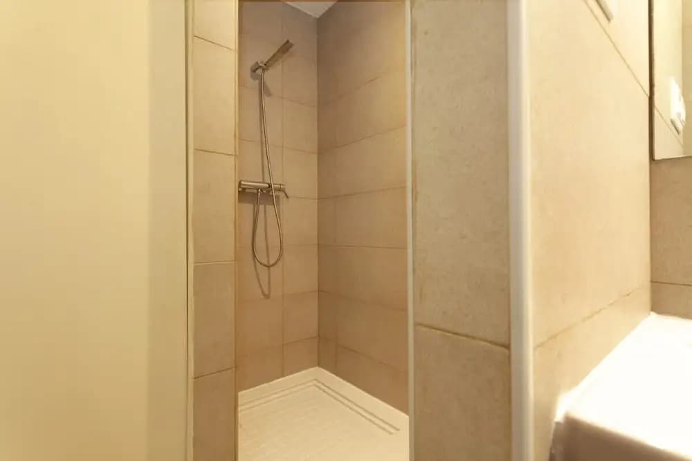Centric 2 Bedroom Apartment With a Private Lovely Terrace - photo 7