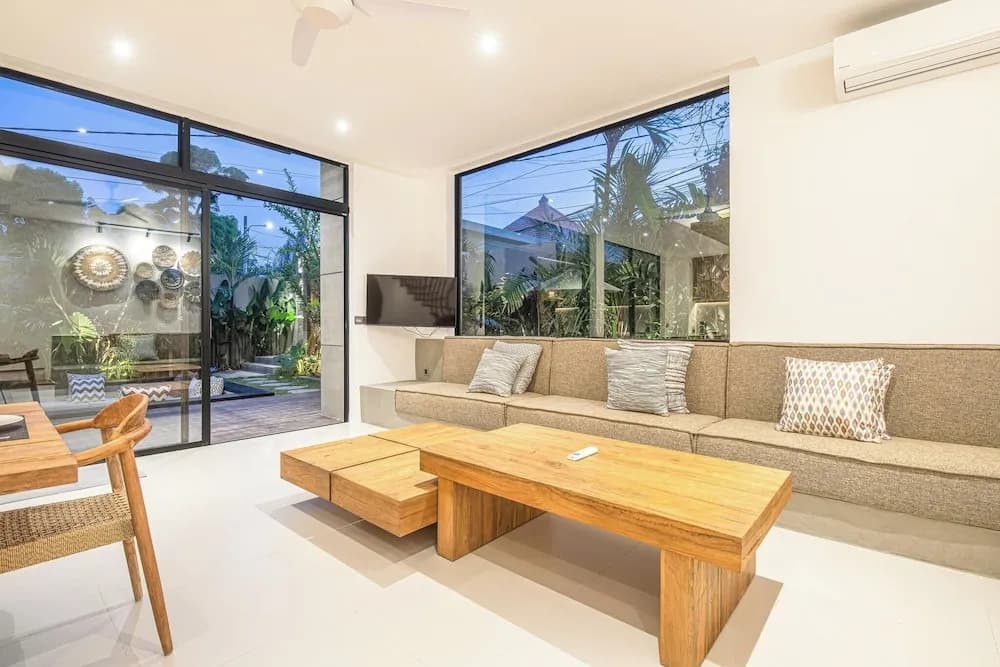 Elegant 5BR Modern Villa Steps From Caf Del Mar - photo 6