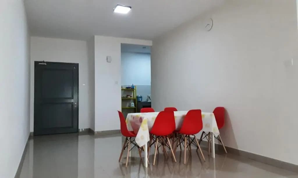 Comfy 3-Bedroom Apartment - photo 6