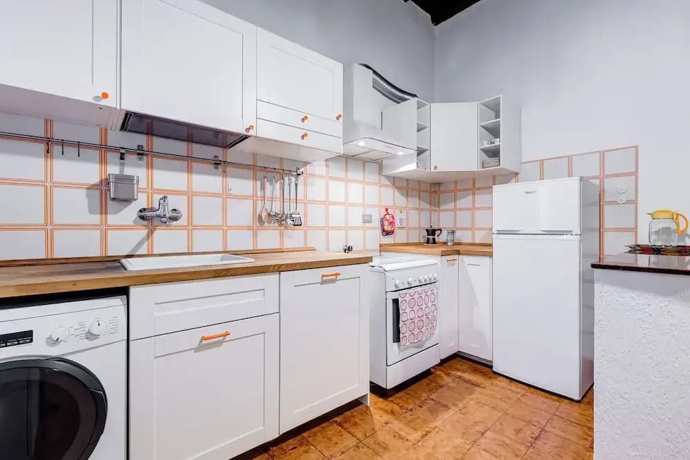 Spanish Steps Spacious Apartment - photo 9