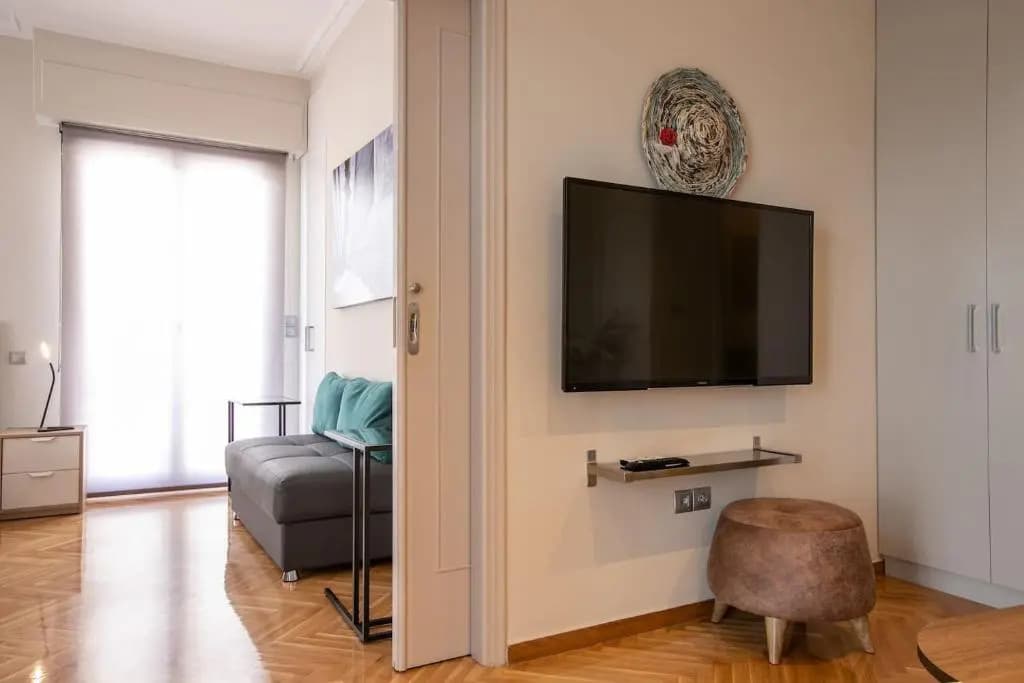 Luxurious 4 bdrm+3 bath Apt in the heart of Athens - photo 5