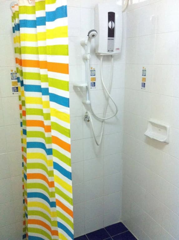 Dee Marc Hostel - photo 8