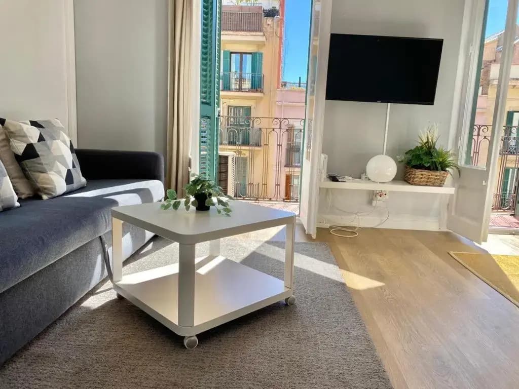 2 Bdr Eixample Apartment - photo 4