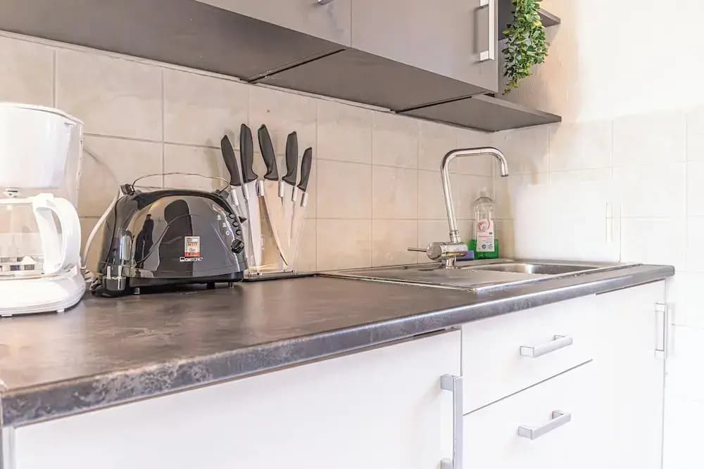 Comfy 2BR Apt Long Stay Matzleinsdorfer - photo 12