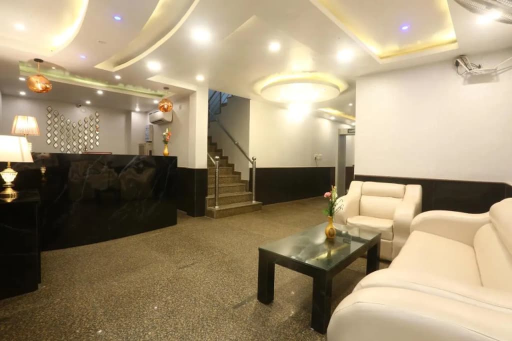 Hotel Earth - photo 3