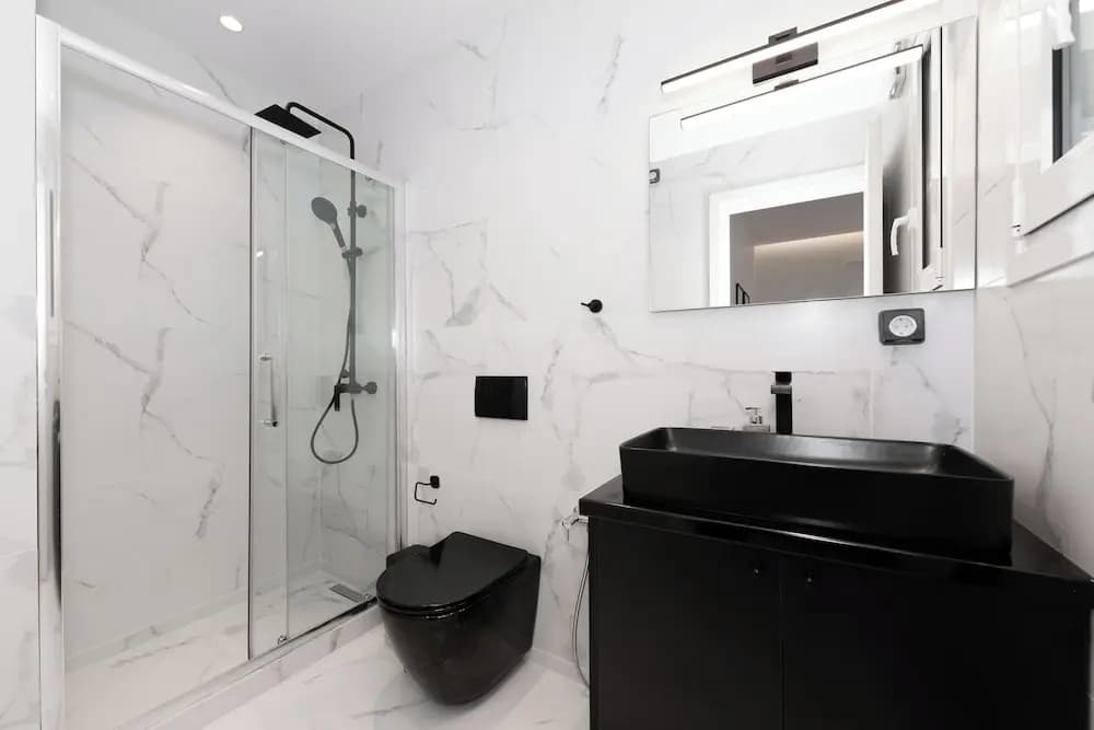 Kolonaki Elegant Apartment with Balcony - photo 17